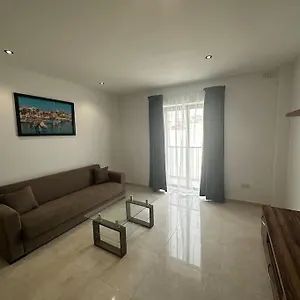 Appartamento Duplex Penthouse In Sleeps 6, Gzira