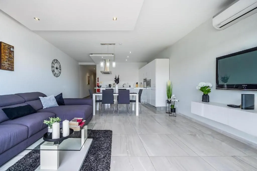 Large & Modern 3Br Seafront Apartment With Large Balcony - Close To Saint Julian'S, Sliema, & Manoel Island Gżira