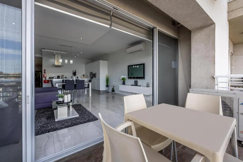 Large & Modern 3Br Seafront Apartment With Large Balcony - Close To Saint Julian'S, Sliema, & Manoel Island Gżira
